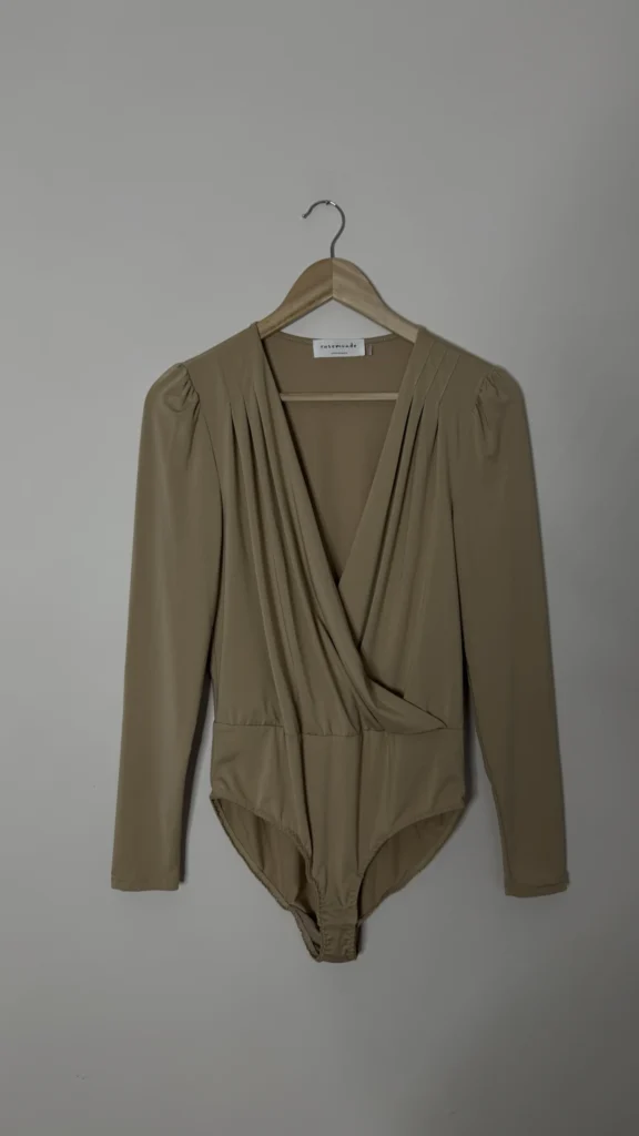 Бежевий боді з драпіруванням Rosemunde